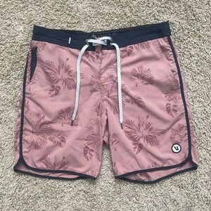 Vuori Cruise Board Shorts Mens Size 32 Pink Kona Floral Swim Trunks